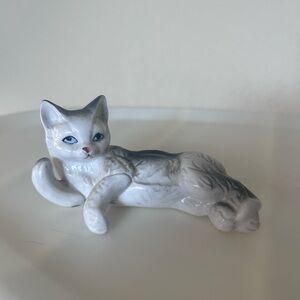 Vintage 1980s Genuin Porcelain Kitten Figurine Made in Taiwan Hand-Painted  4.5”
